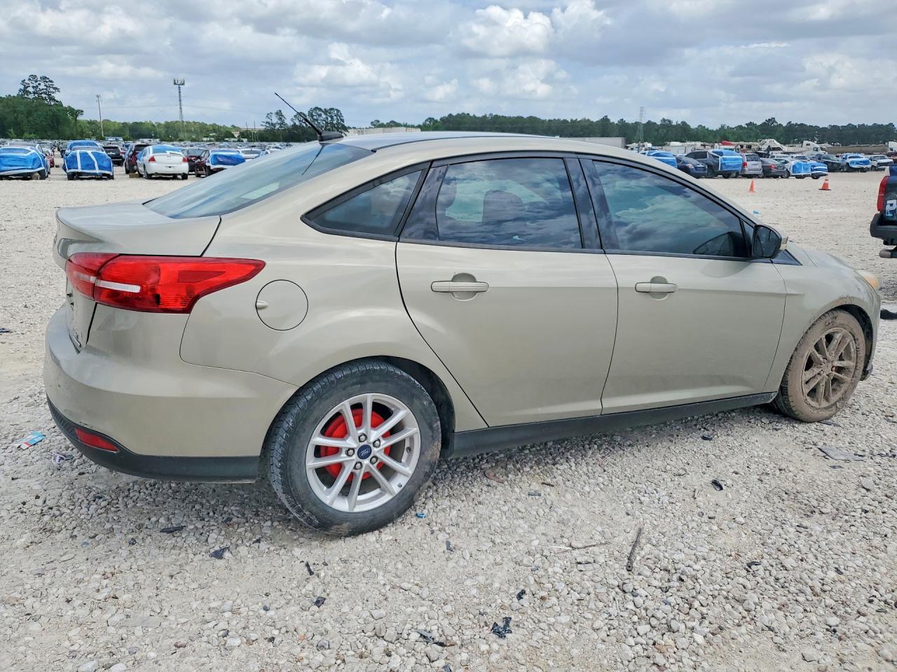 2015 FORD FOCUS SE photo 5
