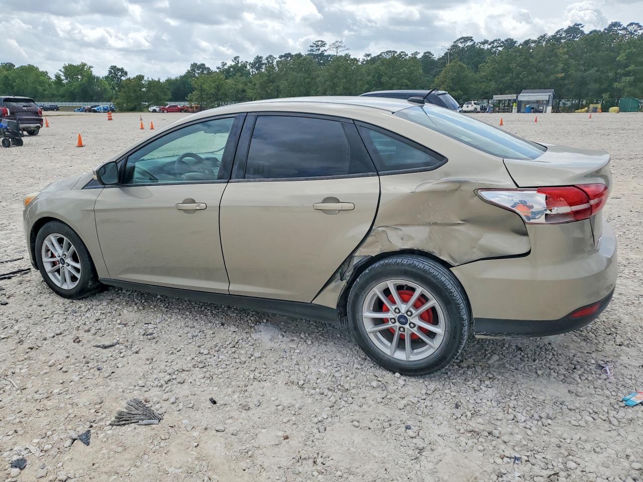 2015 FORD FOCUS SE photo 3