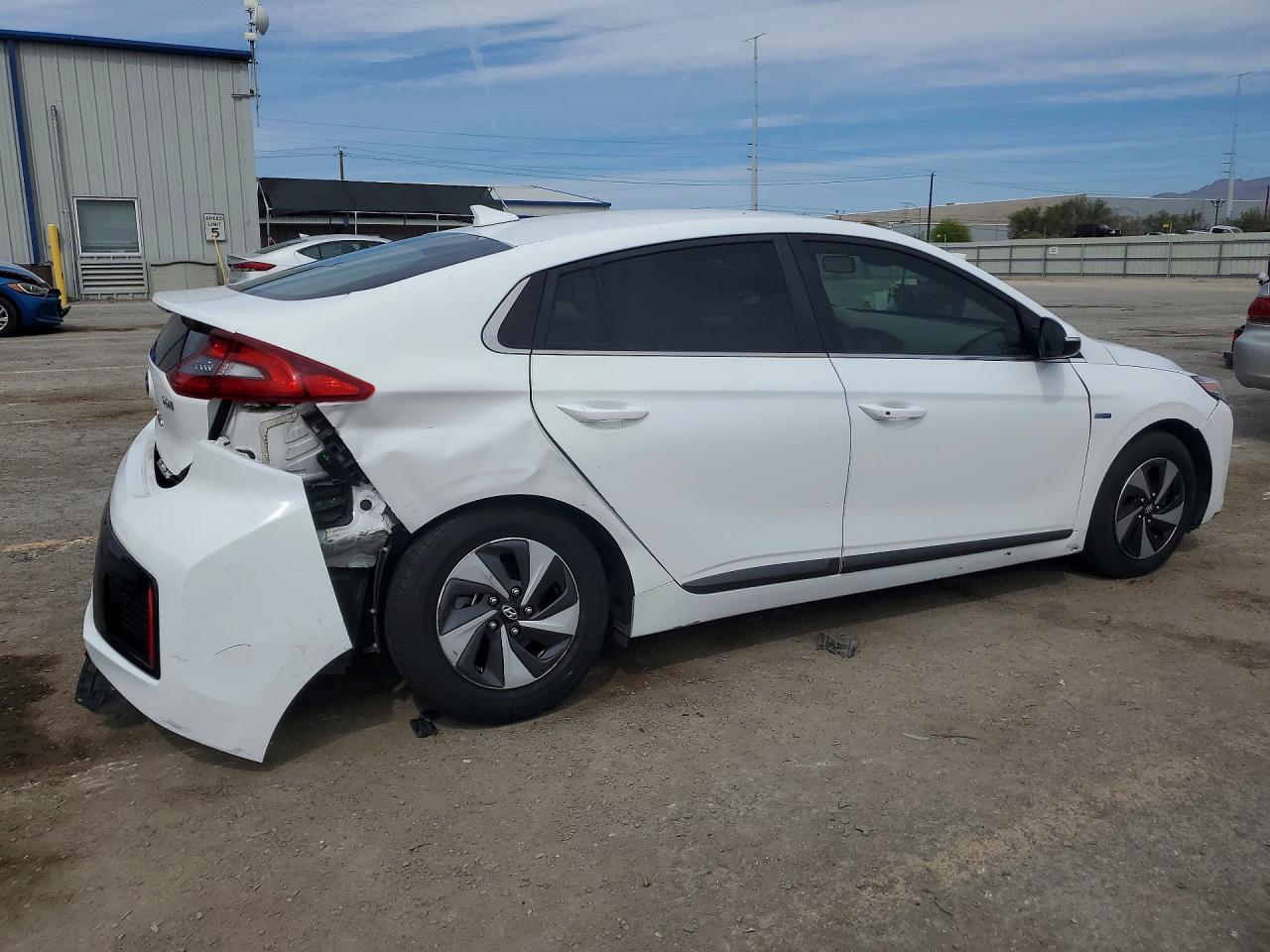 2019 HYUNDAI IONIQ SEL photo 3
