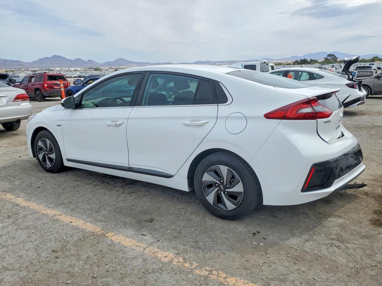 2019 HYUNDAI IONIQ SEL photo 2