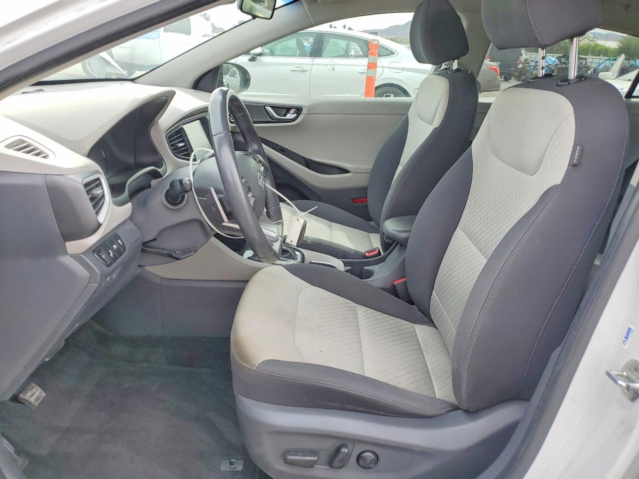 2019 HYUNDAI IONIQ SEL photo 7