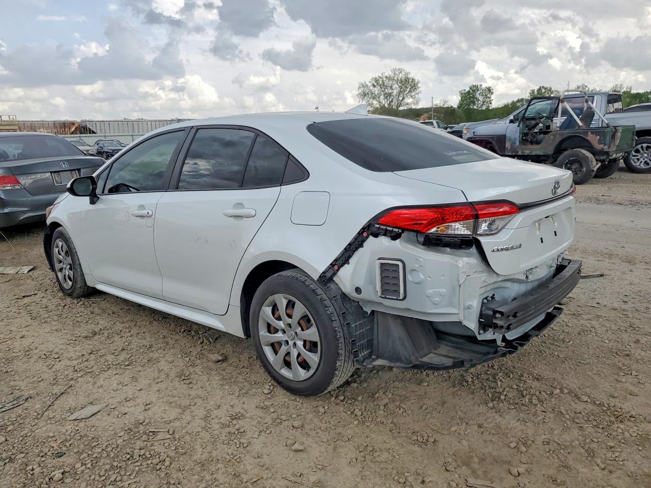 2022 TOYOTA COROLLA LE photo 3
