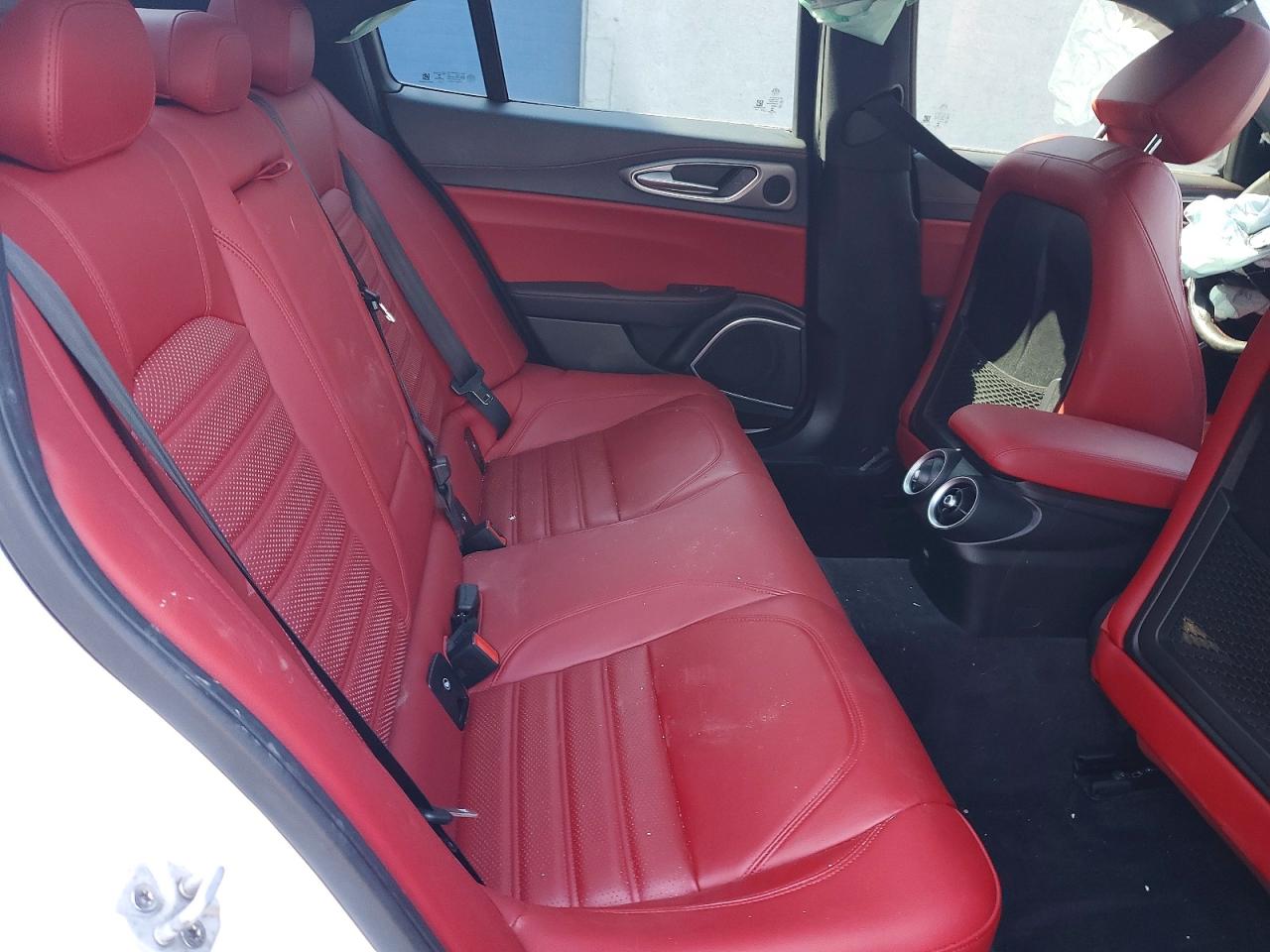 2020 ALFA ROMEO GIULIA TI photo 19