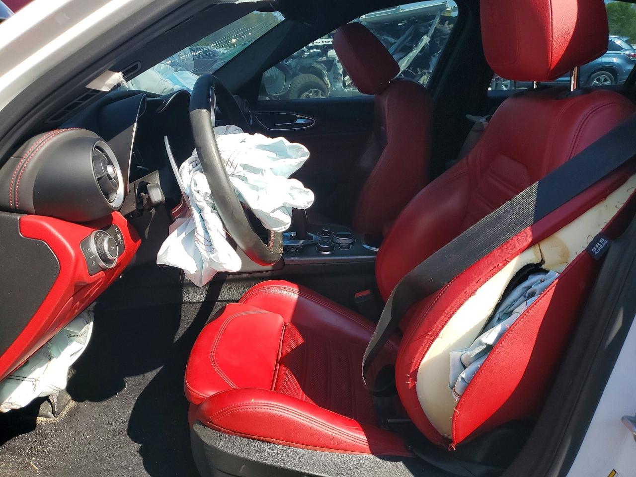 2020 ALFA ROMEO GIULIA TI photo 13