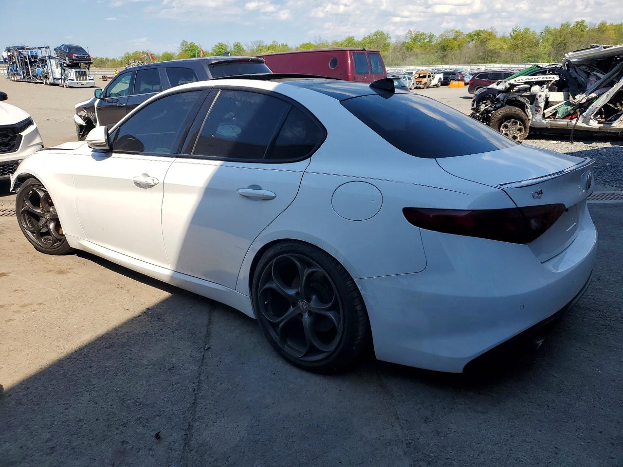 2020 ALFA ROMEO GIULIA TI photo 3