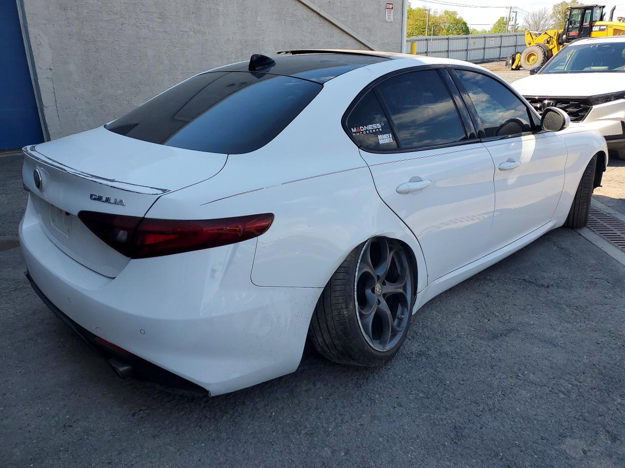 2020 ALFA ROMEO GIULIA TI photo 5