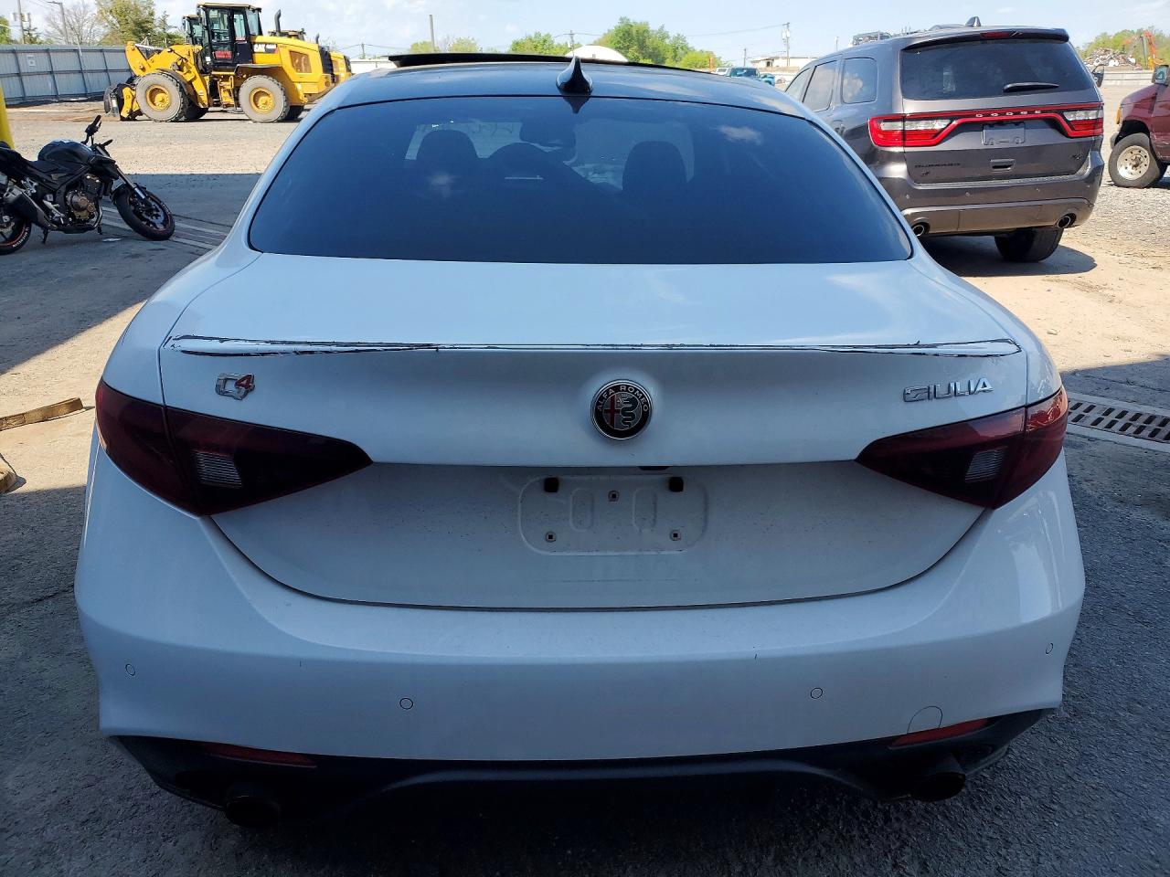 2020 ALFA ROMEO GIULIA TI photo 11