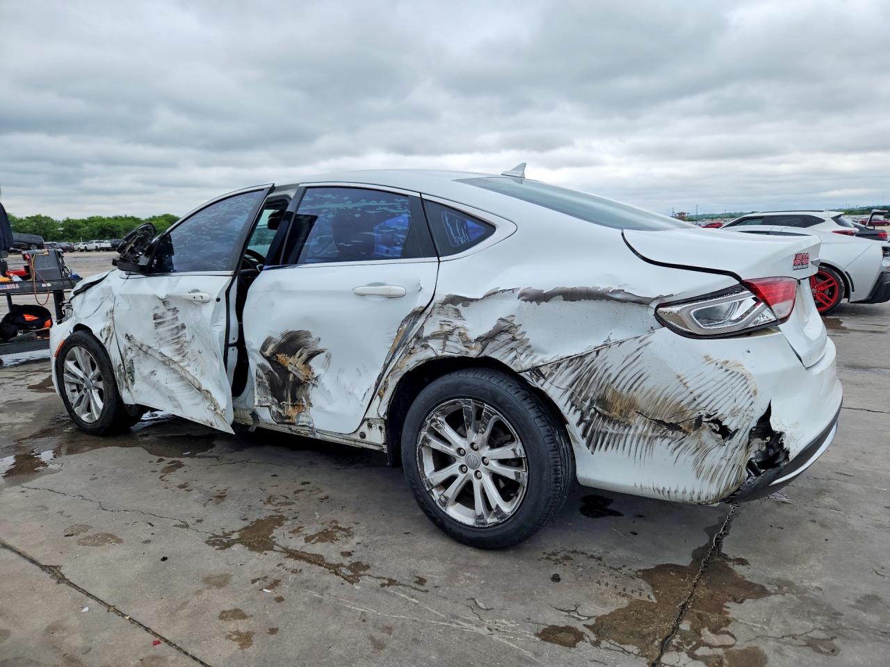 2016 CHRYSLER 200 LIMITED photo 4
