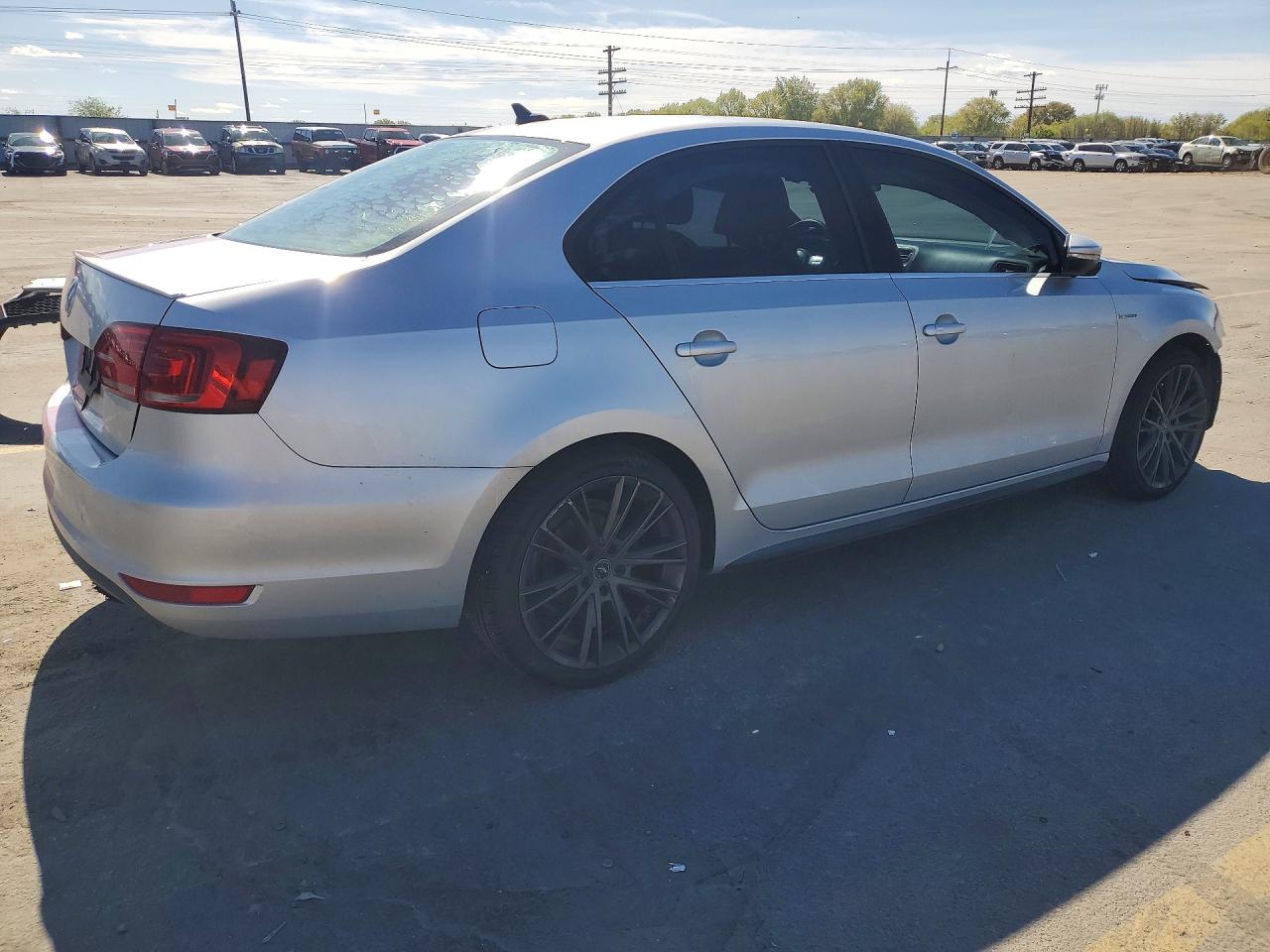2014 VOLKSWAGEN JETTA GLI photo 3