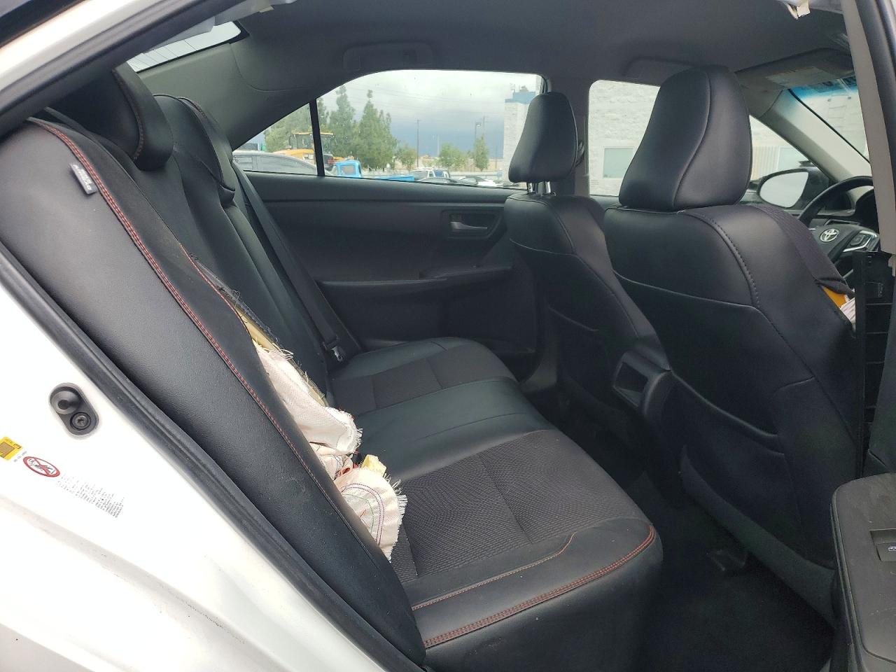2016 TOYOTA CAMRY SE photo 19