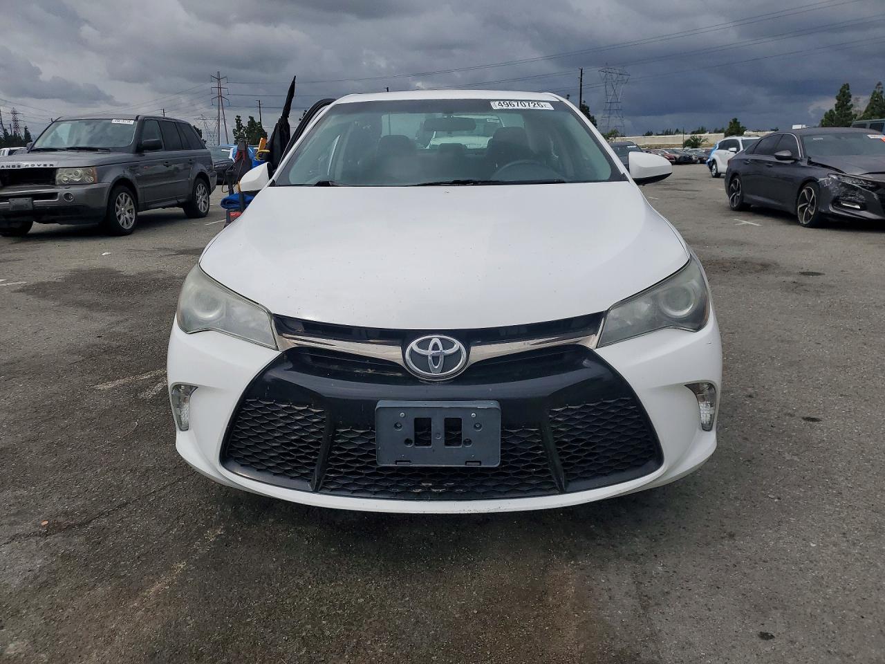 2016 TOYOTA CAMRY SE photo 9