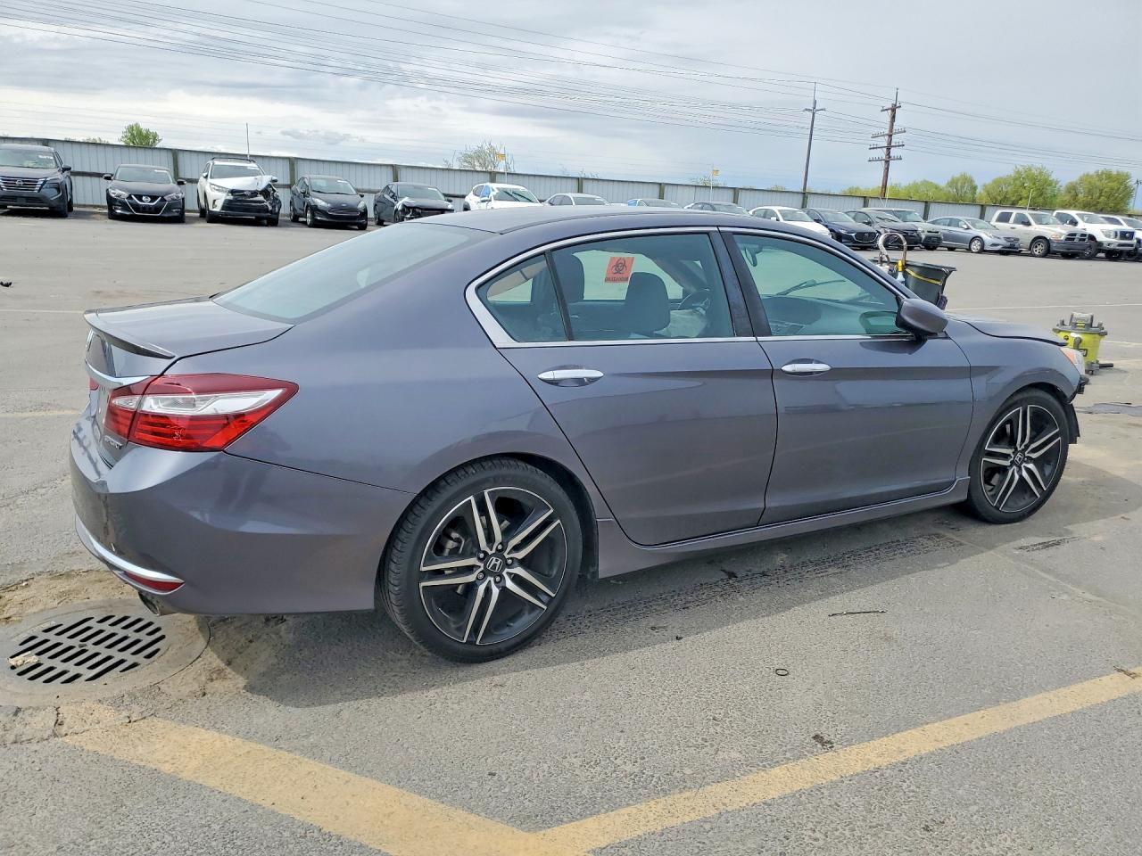 2017 HONDA ACCORD photo 7