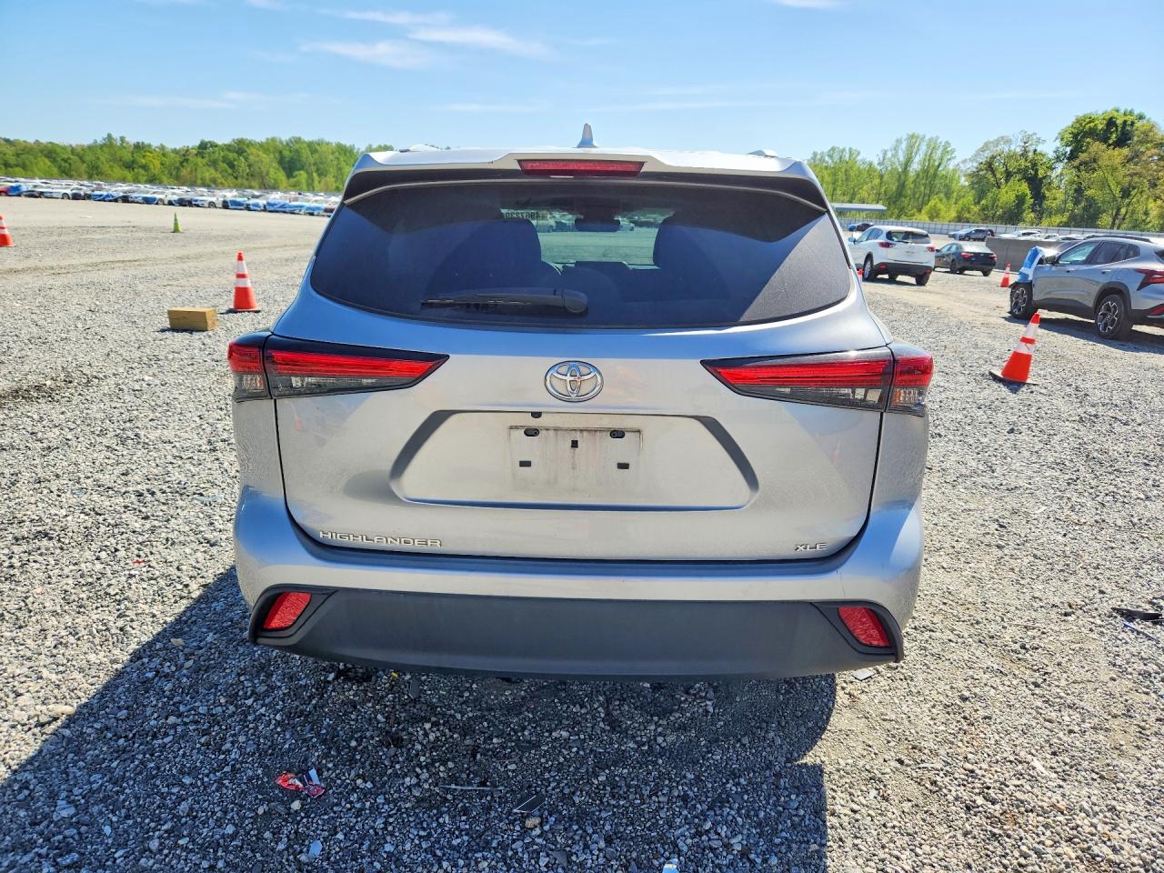 2022 TOYOTA HIGHLANDER XLE photo 11