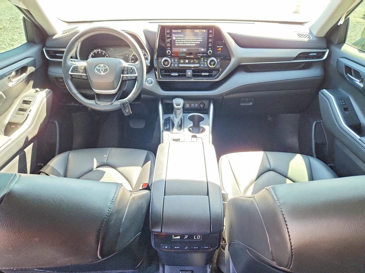 2022 TOYOTA HIGHLANDER XLE photo 15