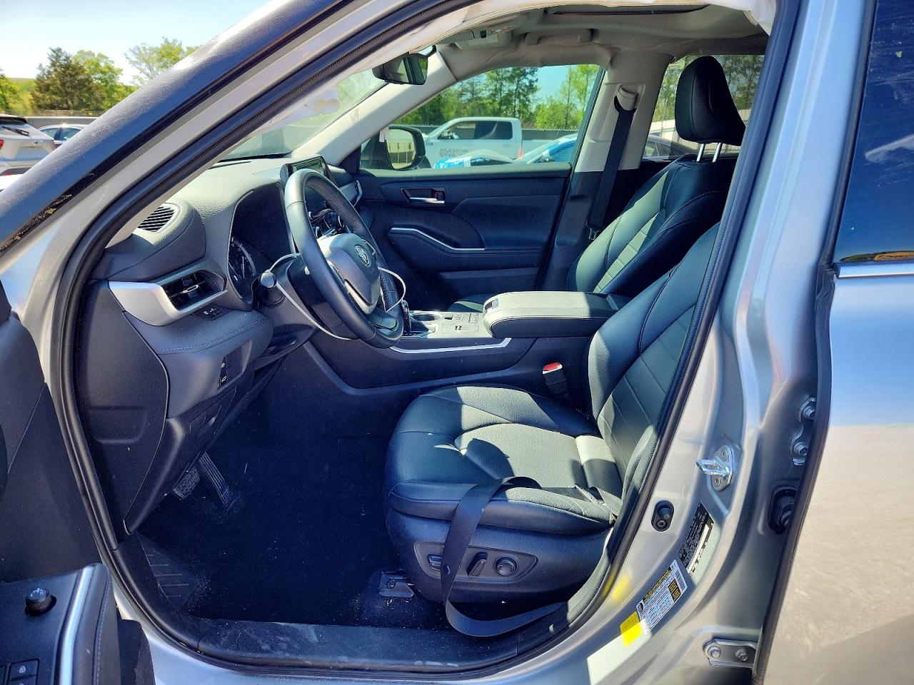 2022 TOYOTA HIGHLANDER XLE photo 13
