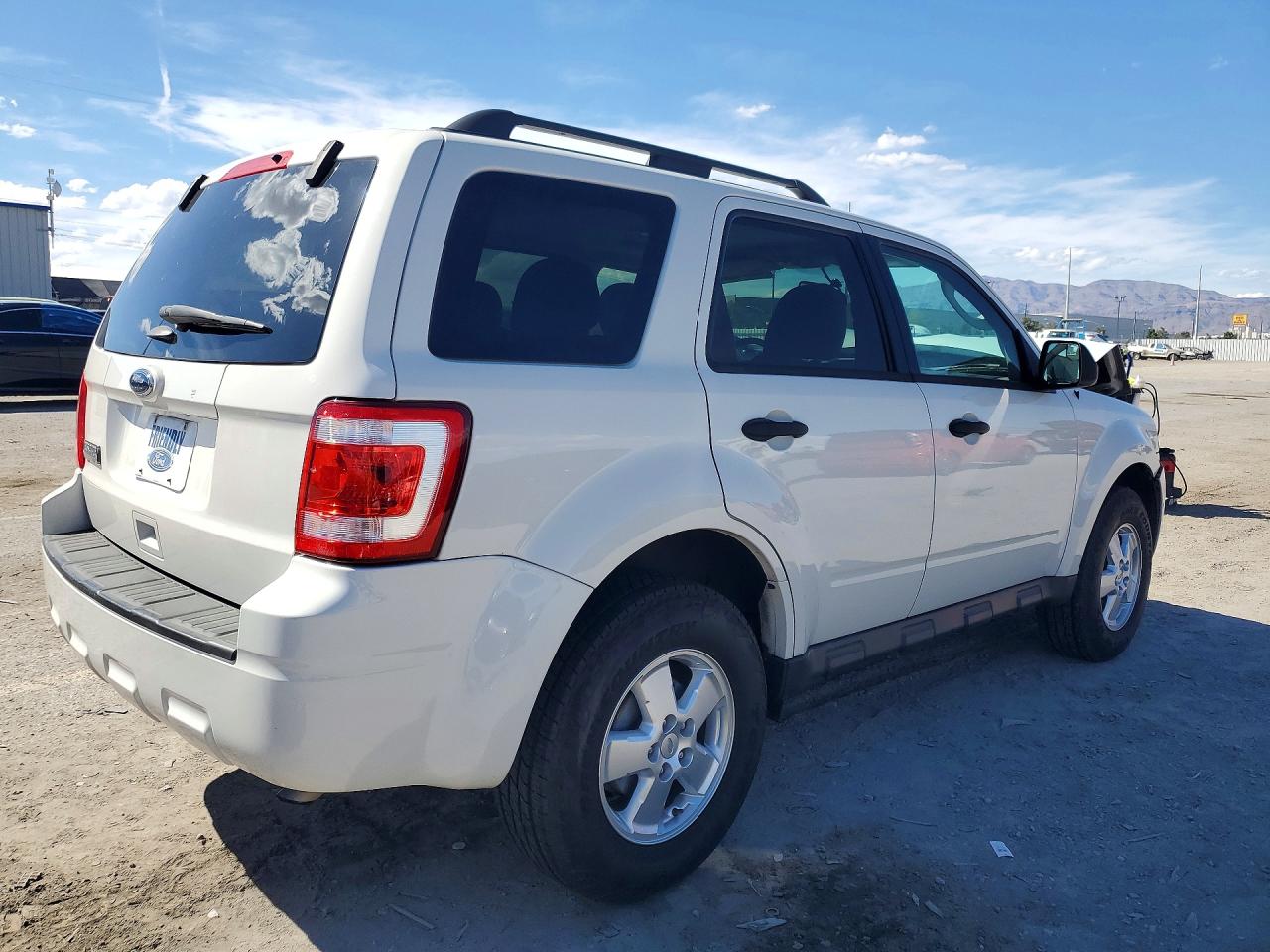 2011 FORD ESCAPE XLT photo 5