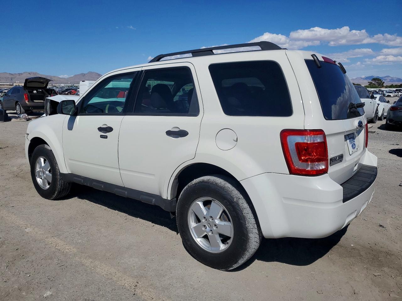 2011 FORD ESCAPE XLT photo 3