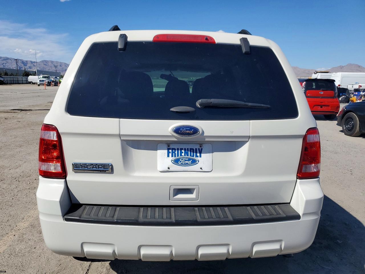 2011 FORD ESCAPE XLT photo 11