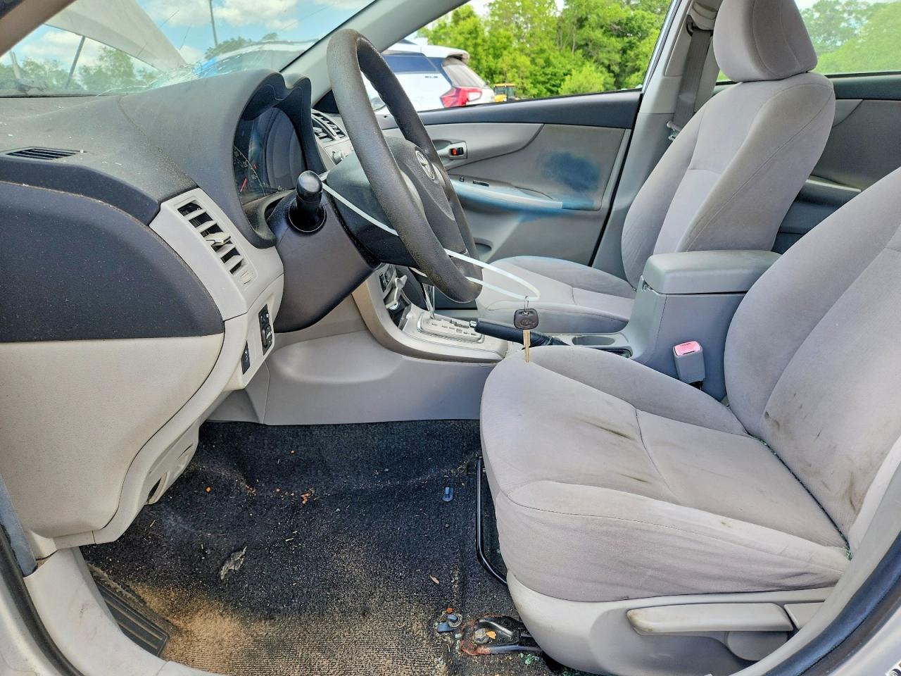 2011 TOYOTA COROLLA LE photo 13