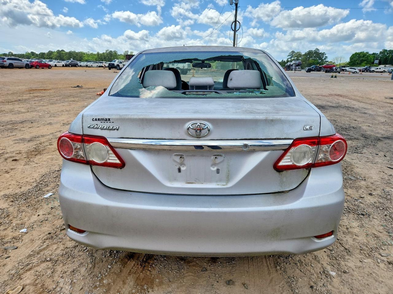2011 TOYOTA COROLLA LE photo 11