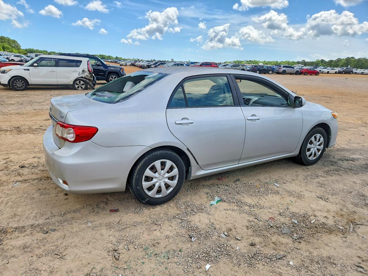 2011 TOYOTA COROLLA LE photo 5