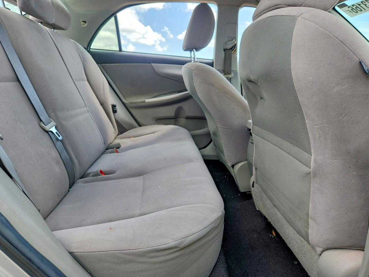 2011 TOYOTA COROLLA LE photo 19