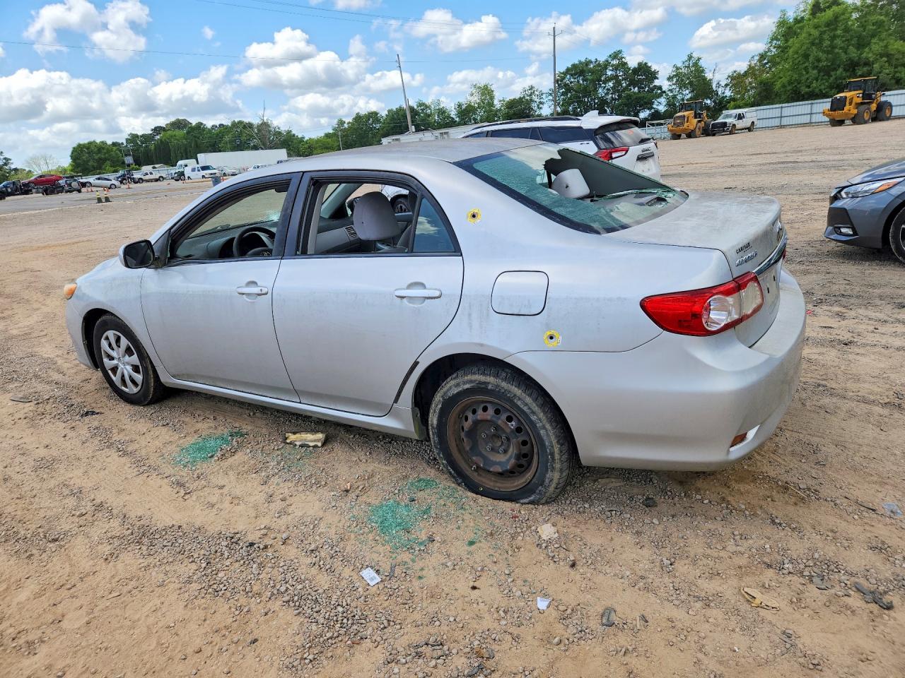 2011 TOYOTA COROLLA LE photo 3