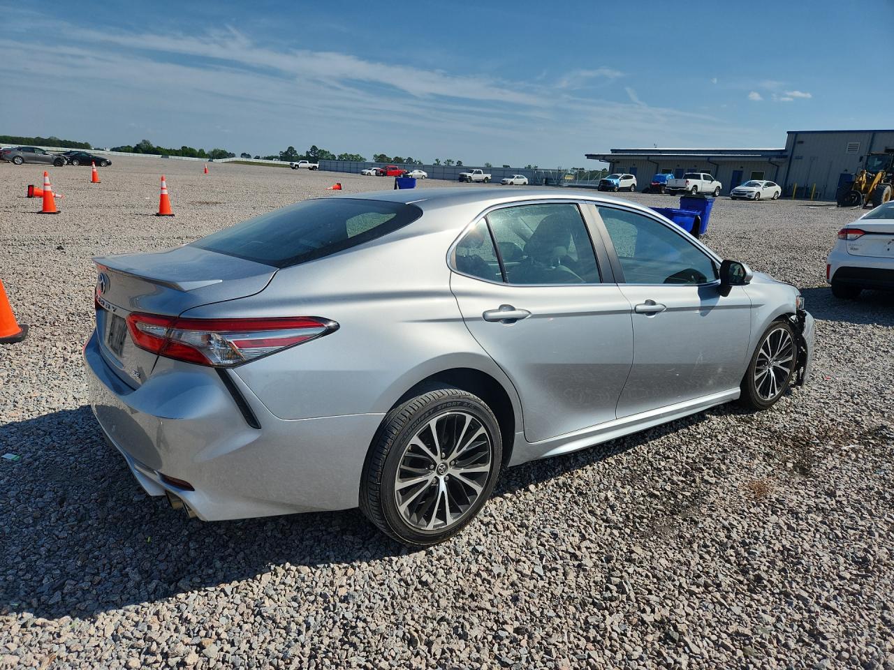 2018 TOYOTA CAMRY SE photo 7