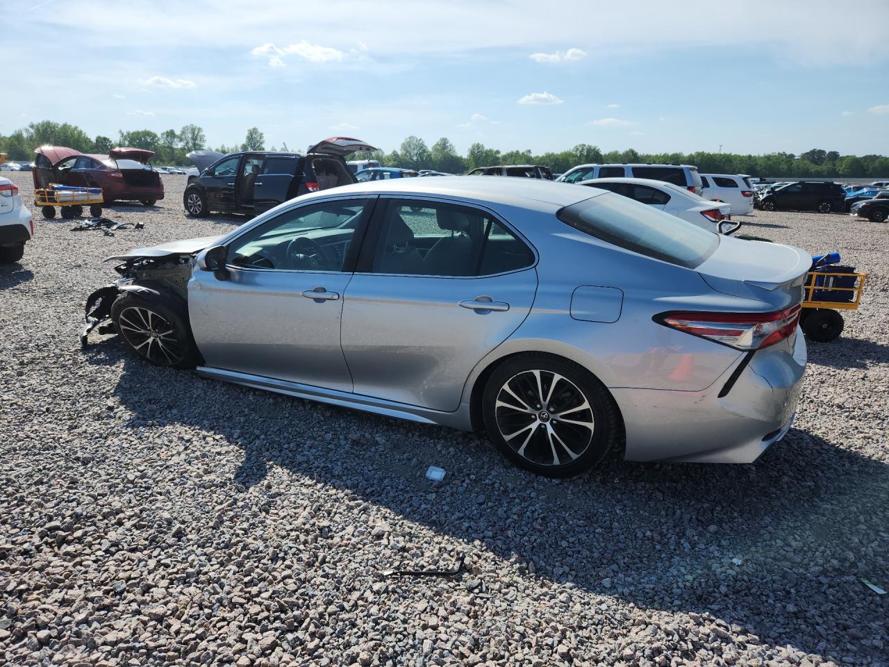 2018 TOYOTA CAMRY SE photo 4