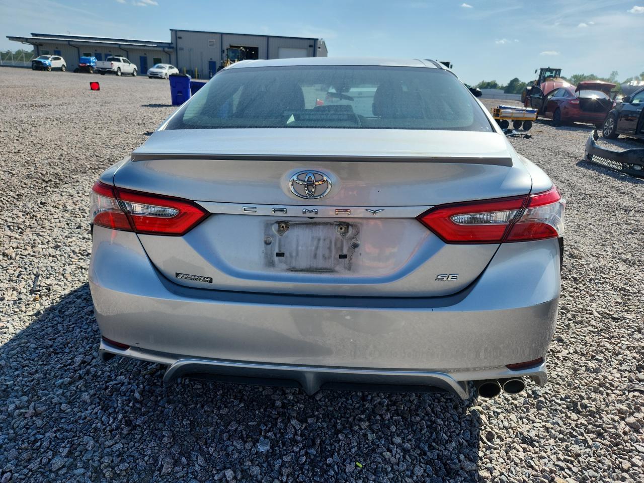 2018 TOYOTA CAMRY SE photo 16