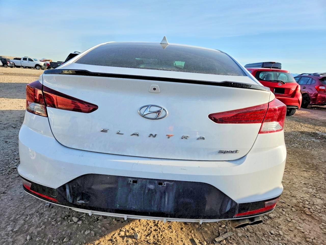 2019 HYUNDAI ELANTRA photo 16