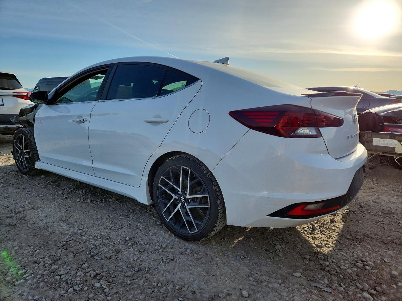 2019 HYUNDAI ELANTRA photo 4