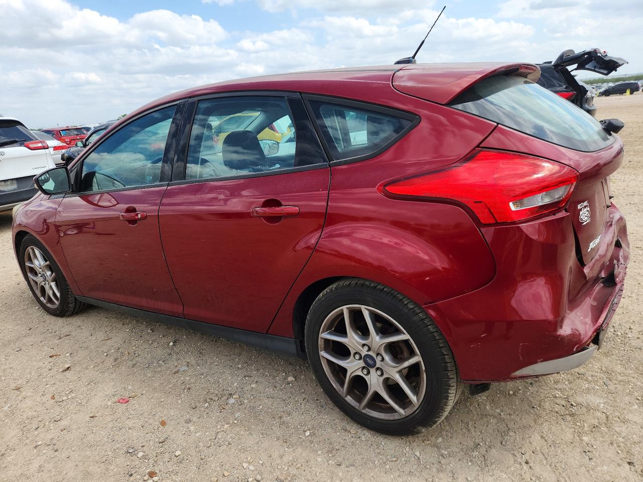 2015 FORD FOCUS SE photo 3
