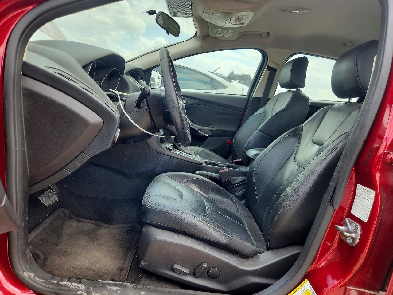 2015 FORD FOCUS SE photo 13