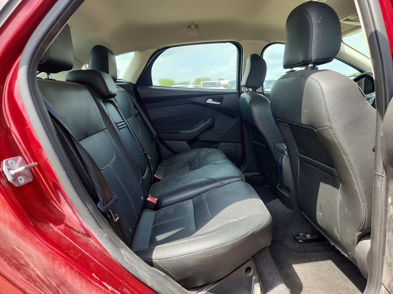 2015 FORD FOCUS SE photo 19