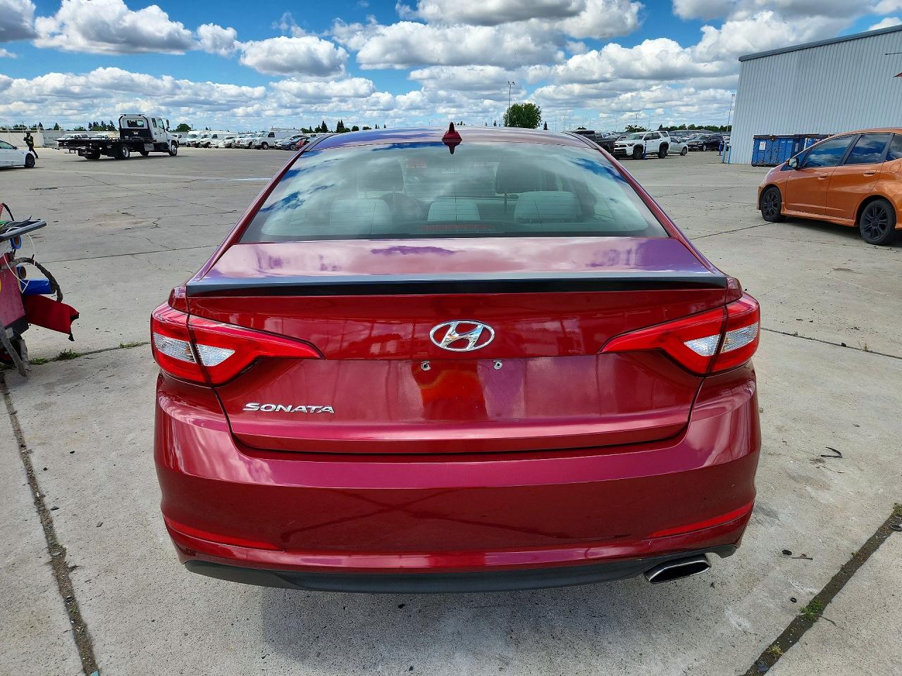 2015 HYUNDAI SONATA SE photo 11
