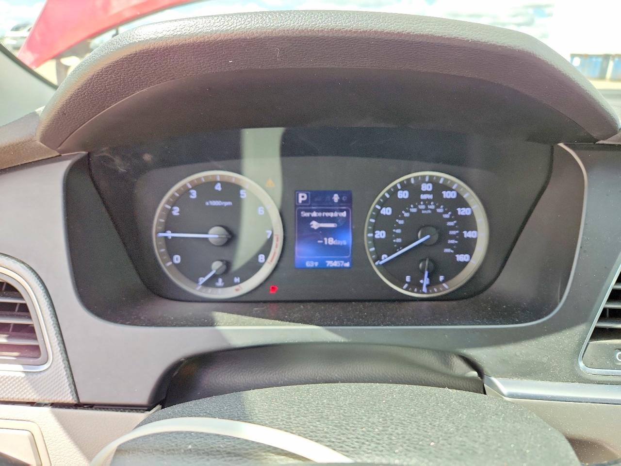 2015 HYUNDAI SONATA SE photo 17