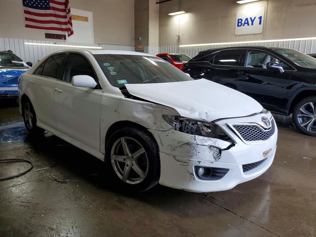 2011 TOYOTA CAMRY SE photo 7