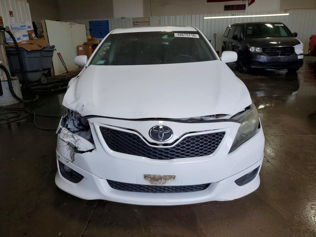 2011 TOYOTA CAMRY SE photo 9