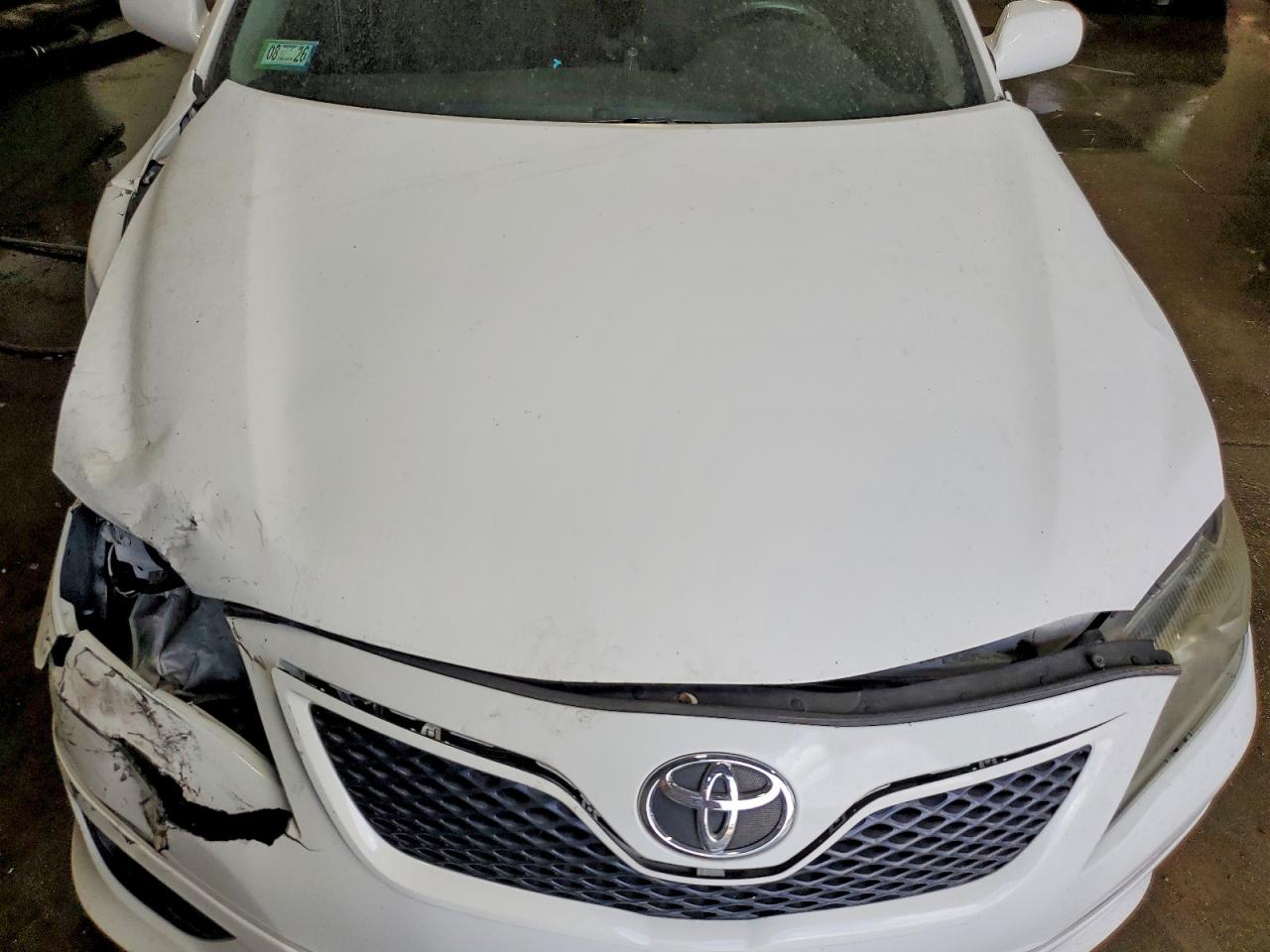 2011 TOYOTA CAMRY SE photo 21