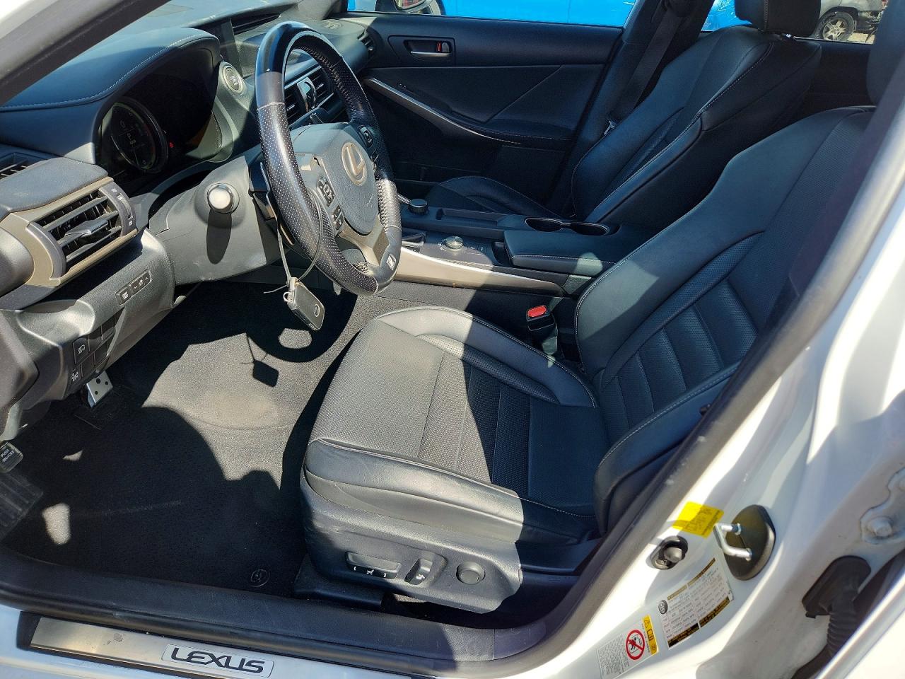 2017 LEXUS IS 300 photo 13