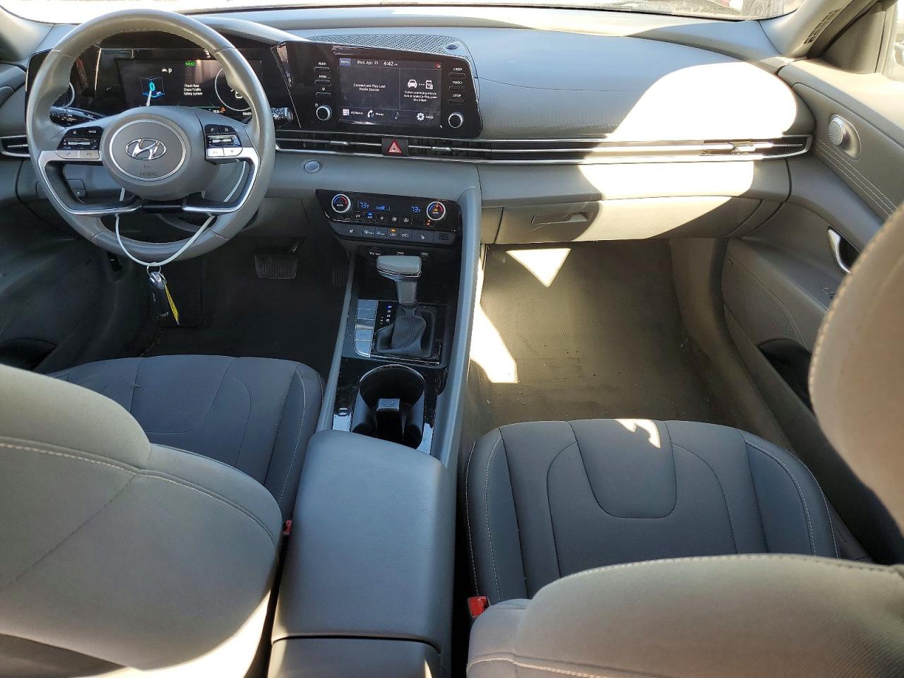 2022 HYUNDAI ELANTRA SEL photo 8