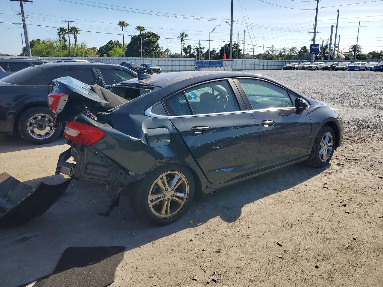 2017 CHEVROLET CRUZE LT photo 5