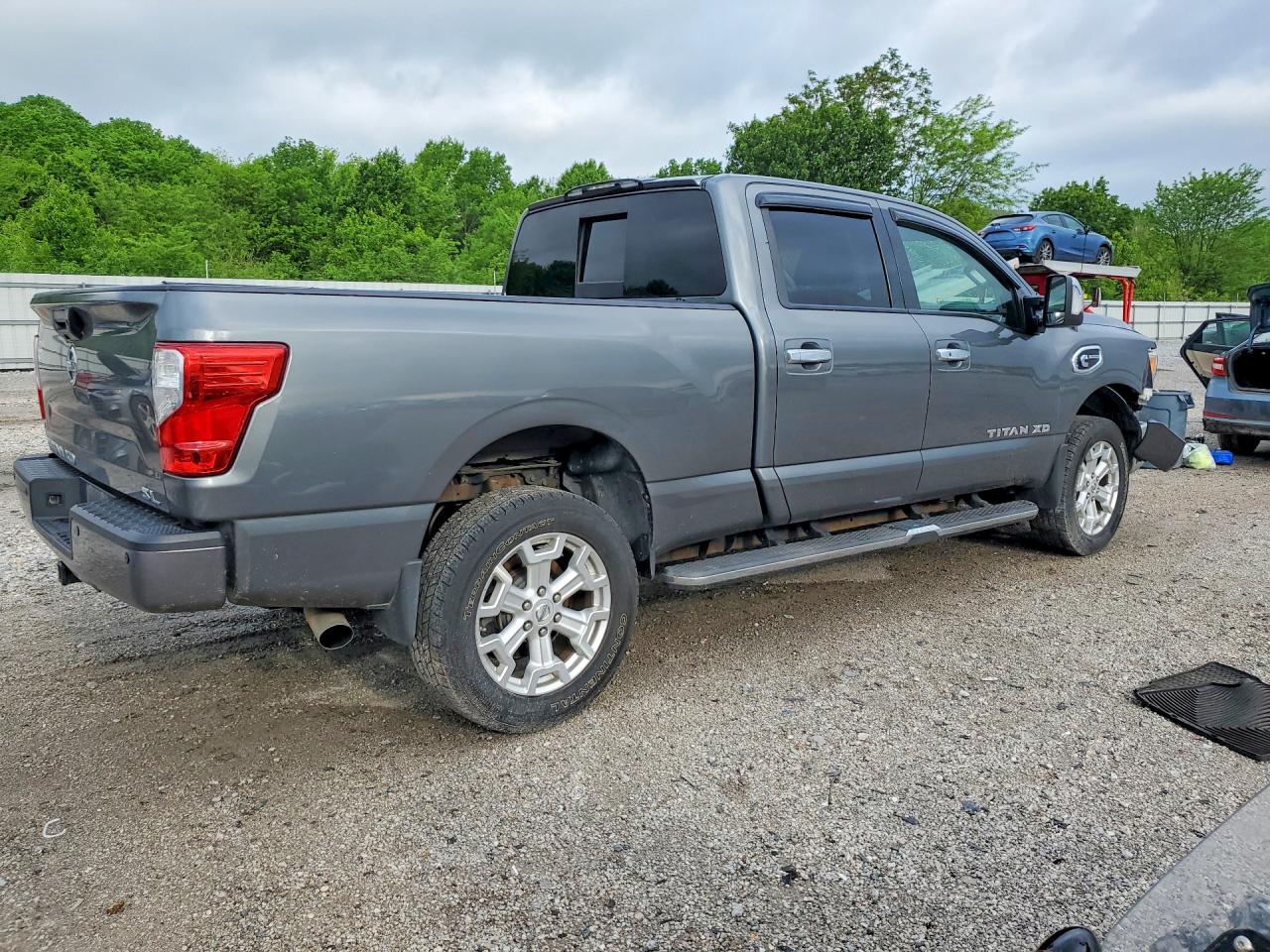 2016 NISSAN TITAN XD SL photo 5