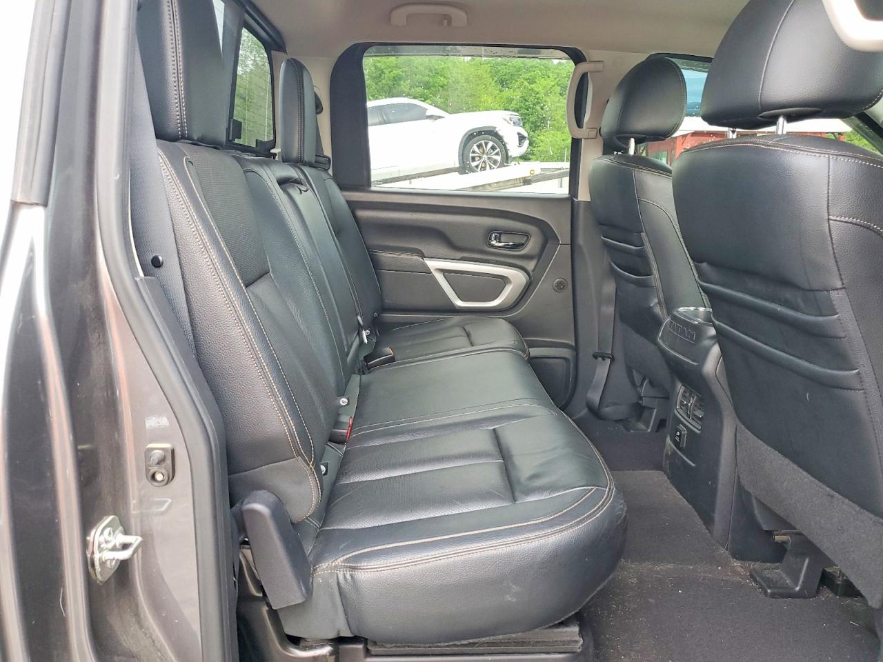 2016 NISSAN TITAN XD SL photo 19