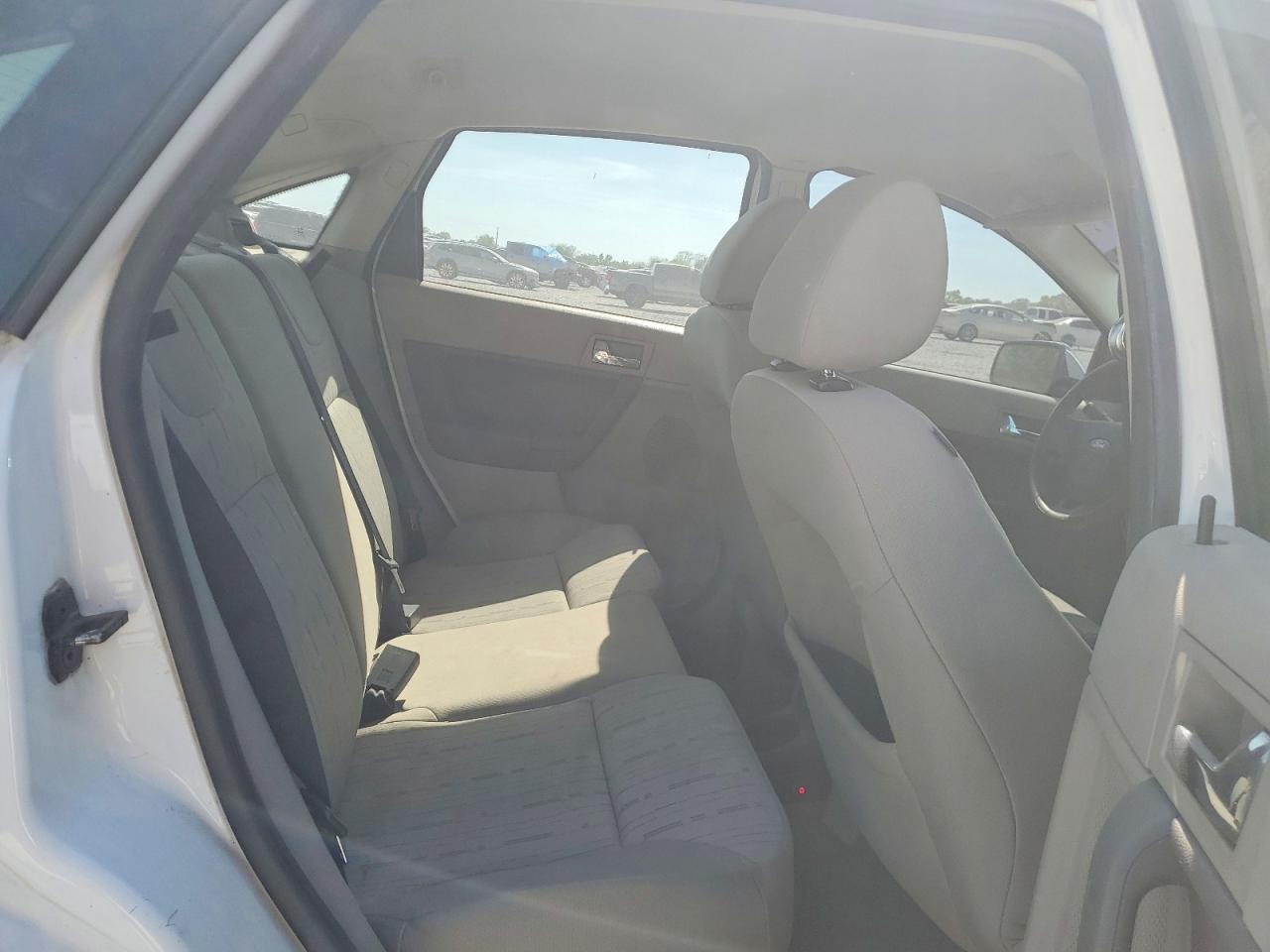 2008 FORD FOCUS SE photo 28