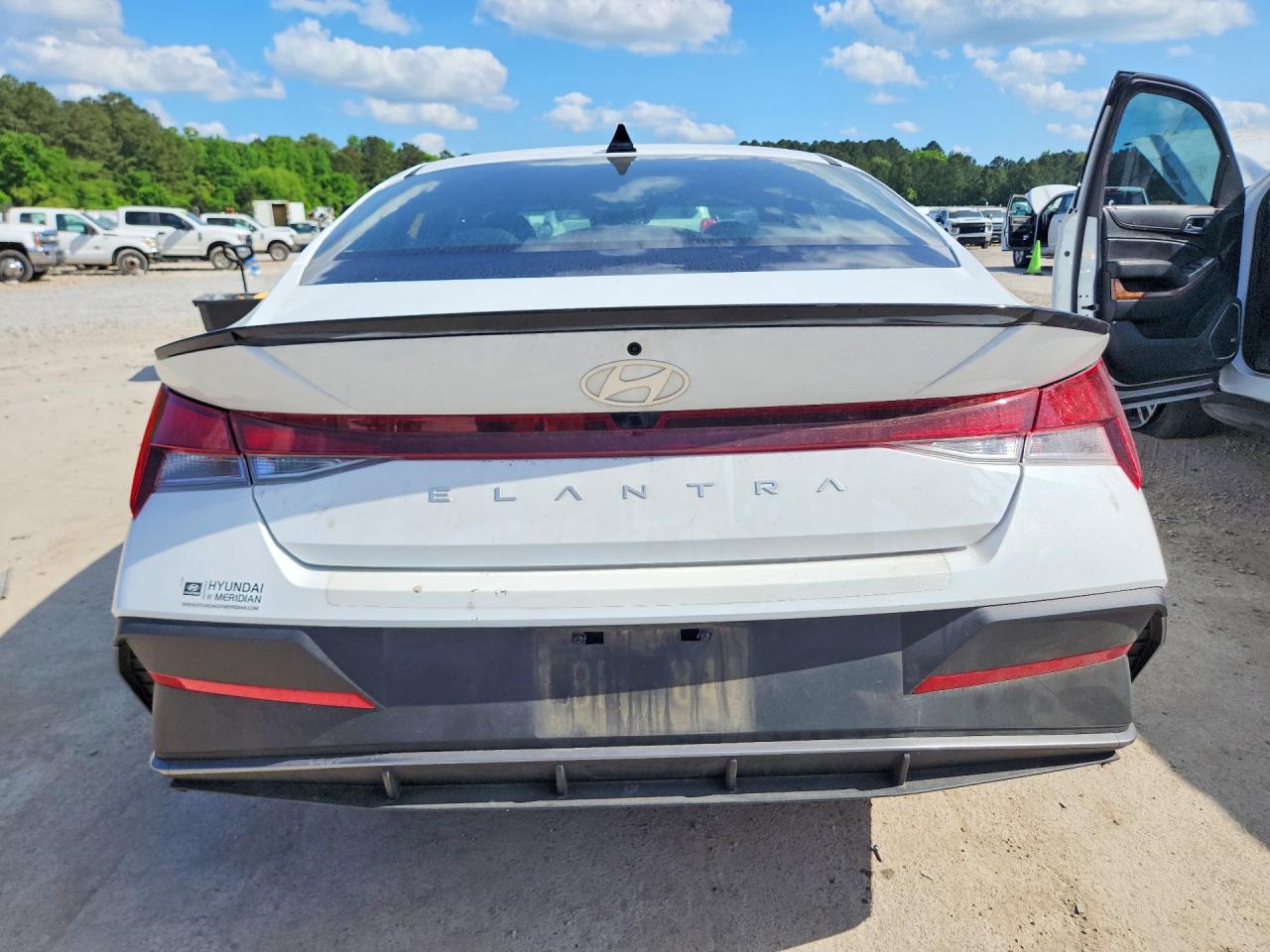 2025 HYUNDAI ELANTRA SEL SPORT photo 16