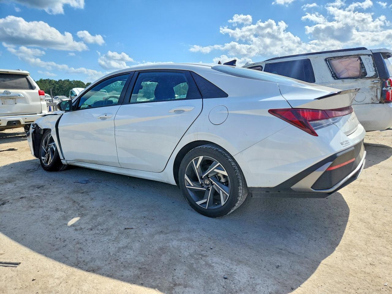 2025 HYUNDAI ELANTRA SEL SPORT photo 4