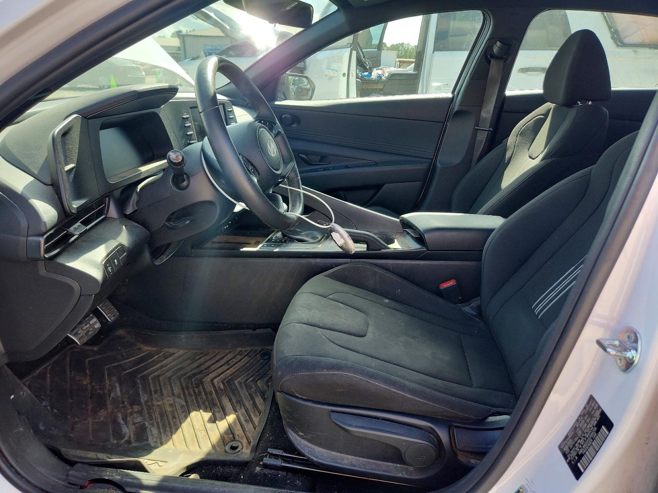 2025 HYUNDAI ELANTRA SEL SPORT photo 19
