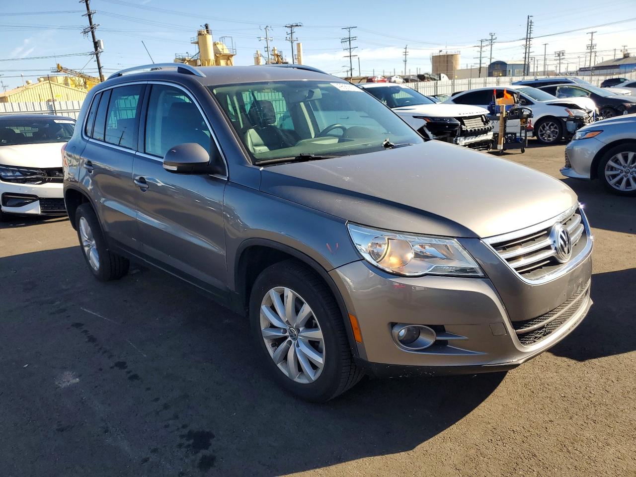2011 VOLKSWAGEN TIGUAN S photo 10
